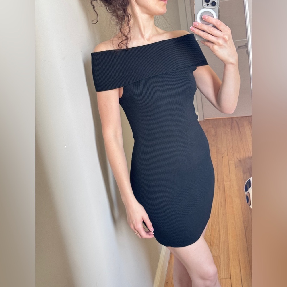 OLIVACEOUS Ribbed Black Offshoulder Dress in Medium